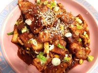 또 퇴근길에 조개를 사와서 조개 된장찌개도 추가요~~ 고추장, 된장 1:3... 맨밥 엄청 많이 클리어 후 제가 이건 한국 본토 식당들의 관습이라고... 