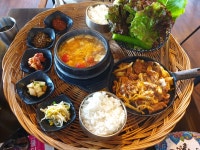 봉수육 (경기도 수원시 장안구 율전로108번길 11 1층) https://blog.naver.com/yejin1108/221612158889 최근 2TV생생정보에도 방영된... 