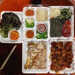 불족ㆍ그냥 족발 반반 시켰어용..우리나라 배달음식 왕국이자나용~~^^ 올만에 먹으니 맛있네용!! ♣️ 아래는 이 날씨에 지리산 산행하고온 언니가... 