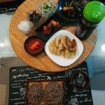 무는 강판에 갈아 주고 김은 살짝 구워 잘근잘근 쪽파 쫑쫑 썰어 와사비... #특별식 #쯔유만들기 #차리는건쉽고 #근사한식탁 #오늘은_이거_먹어요... 