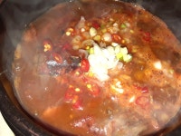 식초대신 설탕으로 달게 하는데 이 간장맛이 제가 일하던 곳에서 많이 팔렸어요. ㅎㅎ 부추 추어탕은 팩제품 사온거에 부추만 꽁치김치찌개는... 