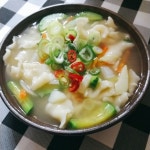 ^^ 감자와ㆍ호박등을 넣코 디포리ㆍ건새우ㆍ대파ㆍ다시마로 육수를 내어 끓였답니당..무생채와 열무 곁들였구용..^^ 간식은 국물떡볶이-♡ 너무... 