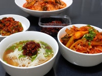 구포국수 먹는모습에 혼자 침 꼴깍 삼키다 큰남자분 누룽지아침상... 점심에 갈비먹고싶단 대화를 하는 중이네요.... 진짜 쪼끔만 더있음 지락이... 