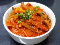 구포국수 먹는모습에 혼자 침 꼴깍 삼키다 큰남자분 누룽지아침상... 점심에 갈비먹고싶단 대화를 하는 중이네요.... 진짜 쪼끔만 더있음 지락이... 