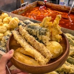 떡순튀(떡볶이, 순대, 튀김)은 국민 외식 아닌가요? 집 근처에 열린 분식집인데 맛있더라구요 ㅎㅎ 오늘 비도 오는데 귀갓길에 포장 하나... 