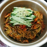 🌻 오늘은 비빔국수했어용...예산국수- 클로렐라 국수라서 색갈이 초록이예용~^^ 잘익은 열무김치랑 무짠지무침ㆍ오이지무침 넣코 비볐구용... 