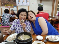 집 근처에 있는 삼계탕집에서 어머니와 누님과 함께 식사를 하면서 찍은 사진입니다. 정말 맛이 좋고 근처에서 맛집으로 소문난 집입니다. 항상... 