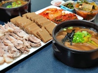 수육&도토리묵밥 어제 만든 도토리묵에 멸치육수와 집간장으로 만든 육수로 묵밥하고 앞다리살 사다 수육해서 간단하게 저녁 차립니다 파김치와... 