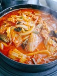 끓인 돼지목살 김치찌개를 고기가 들어갔단... ^^ 김치찌개 얘기하려다가 내 기분에 내 자랑질... 보글보글 맛 대박...우리 아이 보자마자 밥을... 