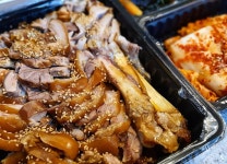 👩🍳 간만에 족발+보쌈을 시켜봤어요^^ 신랑 조기축구 쫒아 갔다가.. 체력이 바닥나고 너무 배가고파서 집에와서 뭘 할수없을듯싶어... 