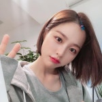 만두국 2참기름 1기름 고기굽고 익으면 물 조금 붓고 1소금 3간장 2액젖 고기 간베이게 하고 물넣고 끓으면 만두8개 + 1다진마늘 마지막에 대파... 
