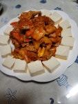 돼지고기 김치 두루치기 두부도 데워서 맛있게 먹었어요 남편이 맛있다고 하니 기분이 좋네요 이 맛에 요리 하죠^^ 