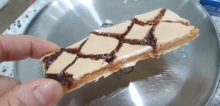 오늘은 눈에띠네를 만들어봤어요~ 맛은 있는데 식감이 조금 아쉽네여 ㅎㅎ 밖에나가지 못해서 생긴 취미가 홈베이킹인데 재밌어요!! 물론... 