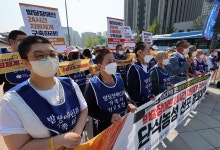"삭발식 이어 24시간 단식 투쟁 나선 발달장애 부모들…인수위 대화 촉구"- 헤럴드경제 삭발식 이어 24시간 단식 투쟁 나선 발달장애 부모들…인수위 대화 촉구 대표 이미지
