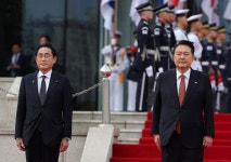 [속보] 尹 “한일관계 개선, 양국 국민에 큰 이익…안보·경제 긴밀... [속보] 尹 “한일관계 개선, 양국 국민에 큰 이익…안보·경제 긴밀 협력 합의”