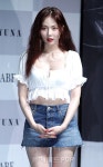 현아 백옥피부 - 연예인갤러리 - 알고사