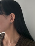 로지니스 [실버925] 리본 하트 블랙 원터치 귀걸이