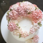 #가정의달 #5월 #어버이날 #스승의날 선물 #미리미리준비 :-) #올리케이크 #카네이션케이크  #buttercreamflowercake... 