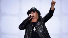 맨션앳락(Mansion At Rock) | Kid Rock sparks US Army probe after helicopter flyby at his mansion - AOL Kid Rock sparks US Army probe after helicopter flyby at...