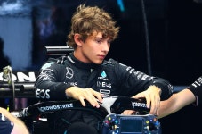 Kimi Antonelli crashes after just 10 minutes of first F1... Sports Kimi Antonelli crashes after just 10 minutes of first F1...
