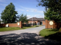Entrance to Cherry Burton Golf Club © Dr Patty McAlpin cc-by-sa/2.0 :: Geograph Britain and Ireland Entrance to Cherry Burton... 