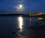 Ballyholme Beach at dusk (C) Rossographer :: Geograph Britain and Ireland Ballyholme Beach at dusk (C) Rossographer