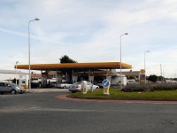 Shell Garage © David Dixon cc-by-sa/2.0 :: Geograph Britain and Ireland Shell Garage &copy; David Dixon cc-by-sa/2.0