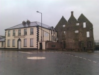 Castle Hotel and Newtownstewart Castle © Kenneth Allen cc-by-sa/2.0 :: Geograph Britain and Ireland Castle Hotel and... 