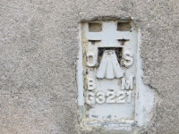 Ordnance Survey Flush Bracket G3221 © Peter Wood cc-by-sa/2.0... Ordnance Survey Flush Bracket G3221 &copy; Peter Wood cc-by-sa/2.0