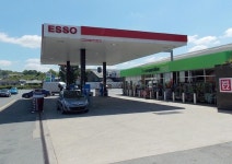 Esso filling station and Co-operative... © Jaggery :: Geograph Britain and Ireland Esso filling station and Co-operative...... 
