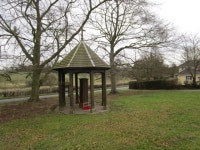 War memorial and pump, Bretby © Jonathan Thacker cc-by-sa/2.0 :: Geograph Britain and Ireland War memorial and pump, Bretby... 