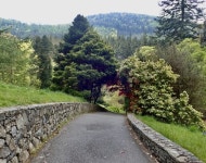 A sunken path descending parallel with... © Eric Jones cc-by-sa/2.0 :: Geograph Britain and Ireland A sunken path descending... 