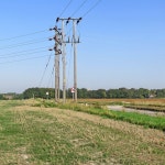 Electricity poles on Heath Road © John Sutton cc-by-sa/2.0 :: Geograph Britain and Ireland Electricity poles on Heath Road... 