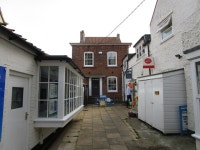 Courtyard by the Post Office, Burnham... © Jonathan Thacker cc-by-sa/2.0 :: Geograph Britain and Ireland Courtyard by the Post... 