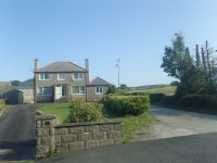 Farmhouse on the B180 (Bryansford Road) © Eric Jones cc-by-sa/2.0 :: Geograph Britain and Ireland Farmhouse on the B180... 