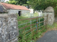 Sheepfold in the yard of a derelict... © Eric Jones cc-by-sa/2.0 :: Geograph Britain and Ireland Sheepfold in the yard of a... 