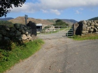 Private farm lane leading up the White... © Eric Jones cc-by-sa/2.0 :: Geograph Britain and Ireland Private farm lane leading up... 