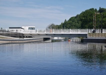 New swing bridge, Torvean © Craig Wallace cc-by-sa/2.0 :: Geograph Britain and Ireland New swing bridge, Torvean &copy; Craig... 