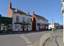 Queen Street (A1033), Withernsea © habiloid :: Geograph Britain and Ireland Queen Street (A1033), Withernsea &copy; habiloid