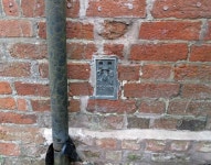Flush bracket G2389 © Andrew Tatlow cc-by-sa/2.0 :: Geograph Britain and Ireland Flush bracket G2389... 