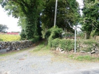 The SE end of a bridle track linking... © Eric Jones cc-by-sa/2.0 :: Geograph Britain and Ireland The SE end of a bridle track... 