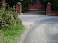 Joint farm entrances at a sharp bend in... © Eric Jones cc-by-sa/2.0 :: Geograph Britain and Ireland Joint farm entrances at a... 