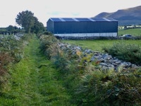 Farm shed below the Green Lane © Eric Jones cc-by-sa/2.0 :: Geograph Britain and Ireland Farm shed below the Green Lane... 