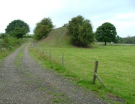 A strange hillock © Neil Lewin cc-by-sa/2.0 :: Geograph Britain and Ireland A strange hillock &copy; Neil Lewin cc-by-sa/2.0