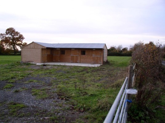 ST9053 : New stable off Capps LaneNew stable off Capps Lane (C) Chris Henley :: Geograph Britain and IrelandNew stable off Capps Lane (C) Chris Henley | 웹