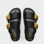 발렌티노-원 스터드 샌들 블랙 가죽 One Stud Sandals in Black... 트렌비 발렌티노-원 스터드 샌들 블랙 가죽 One Stud Sandals... 