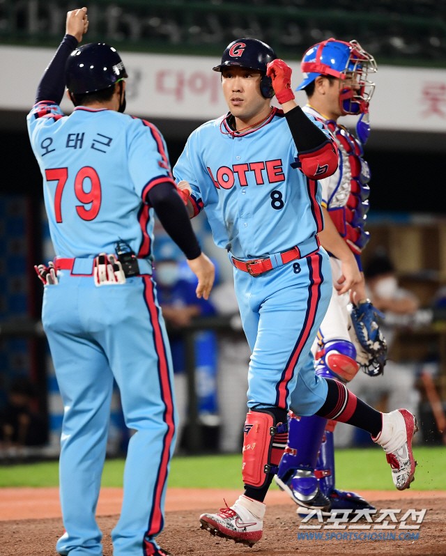 류현진 vs 전준우, 시범경기에서 투런홈런 대결!