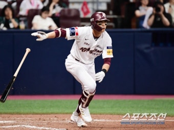 [포토] 이정후 '안타-안타-2루타-안타' 4안타 경기 완성