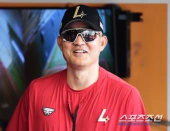 [포토] 이숭용 감독 오늘은 이겨야죠 - 스포츠조선