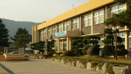 학교전경스케치<학교소개<판동초등학교 판동초등학교